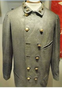 Shows visible hand-sewing on the pockets. http://commons.wikimedia.org/wiki/File%3AConfederate_officer's_uniform%2C_gray_wool_sack_coat%2C_1861-1862_-_North_Carolina_Museum_of_History_-_DSC05996.JPG
